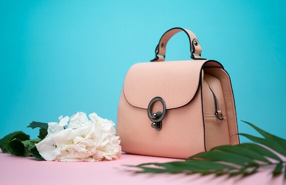 デザインの古いブランドバッグも高価買取